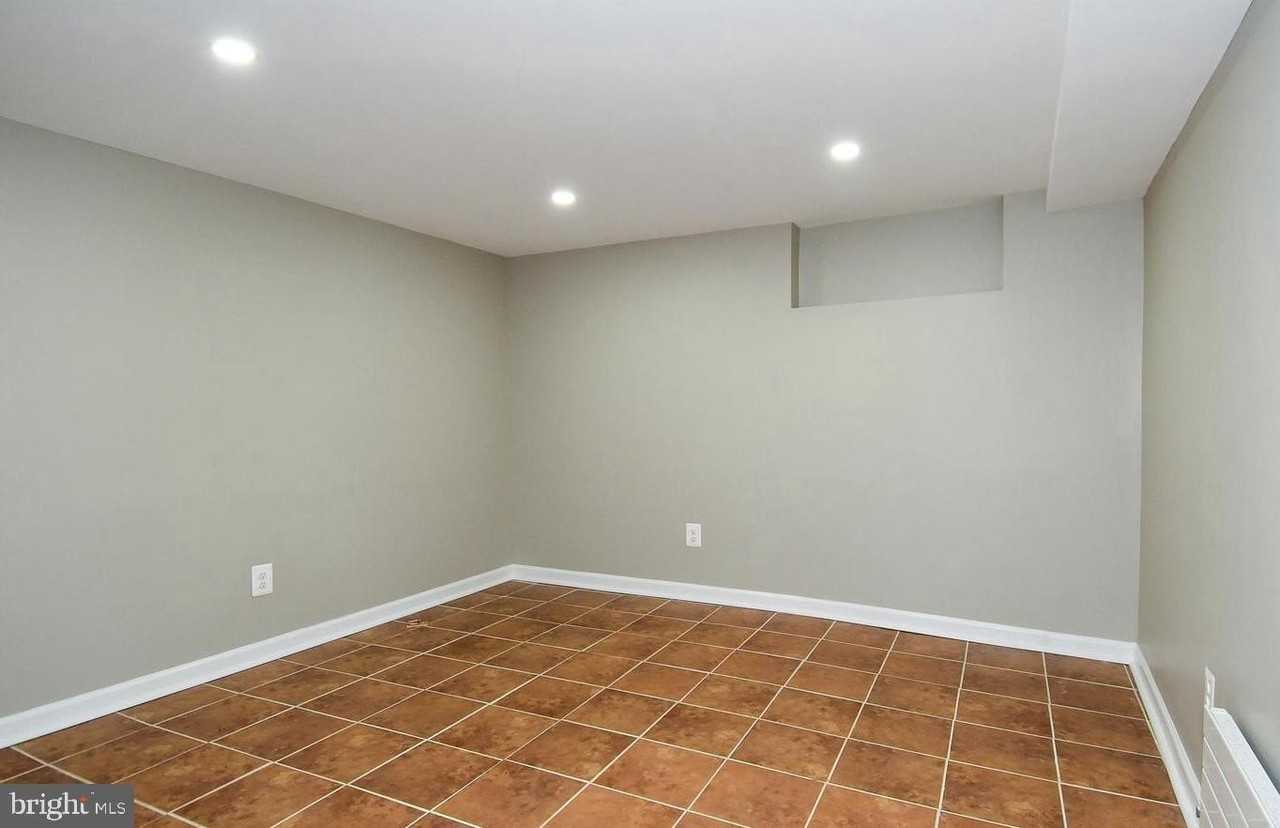 207 Pennsylvania Ave - Photo 6 of 9
