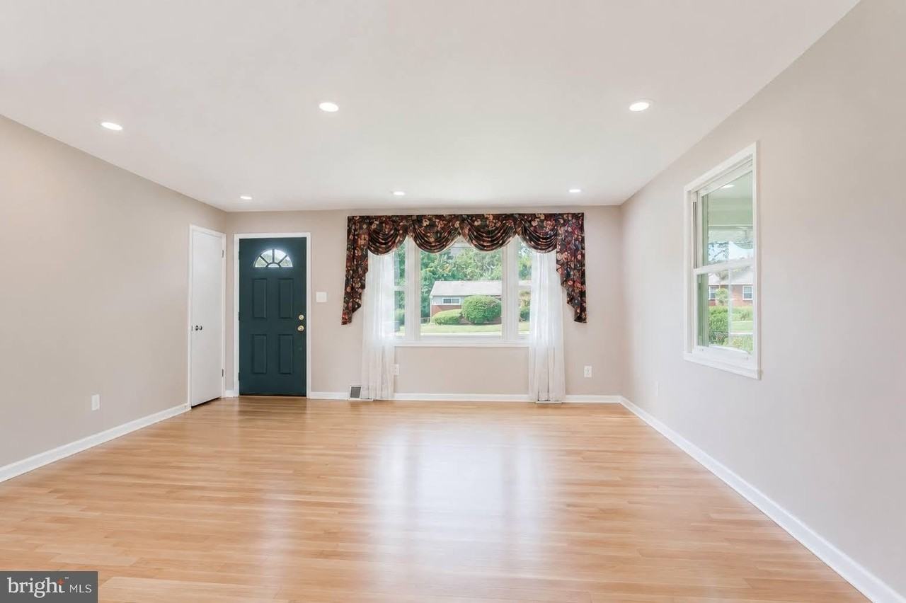 10914 Woodhaven Dr - Photo 3 of 25
