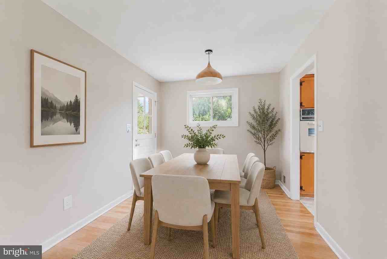 10914 Woodhaven Dr - Photo 5 of 25
