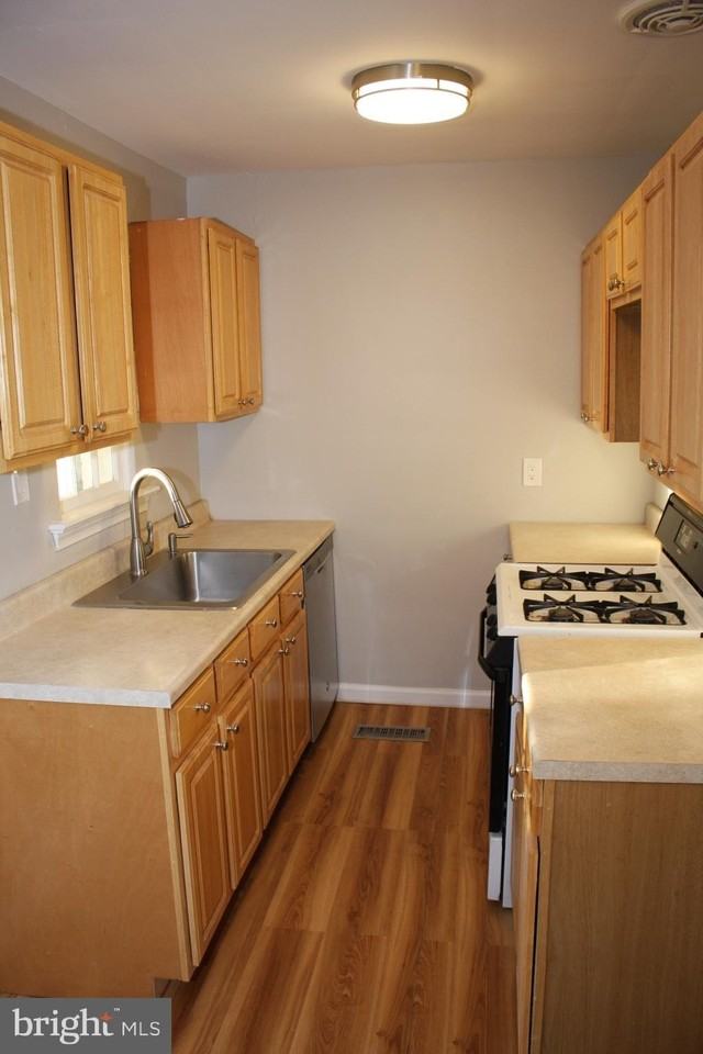 3718 Hill St - Photo 4 of 13