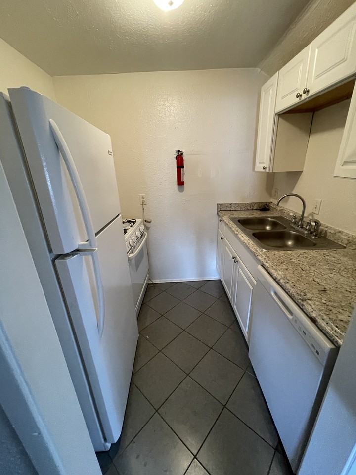 4219 Perrier St #C - Photo 2 of 6