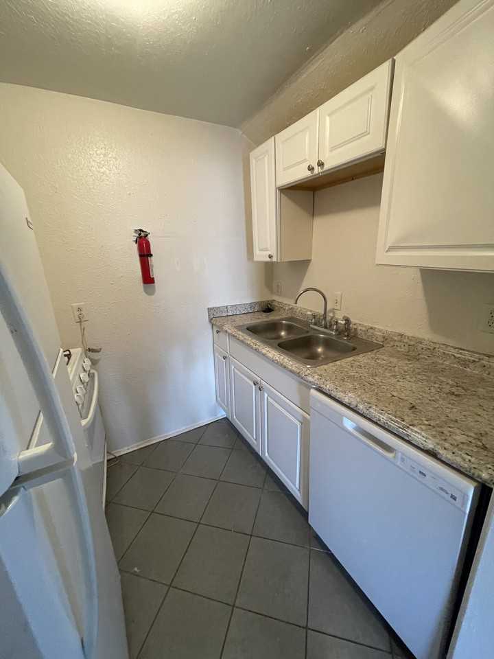 4219 Perrier St #C - Photo 3 of 6