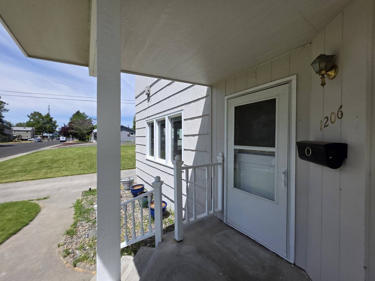 1206 Putnam St #1 - Photo 2 of 23