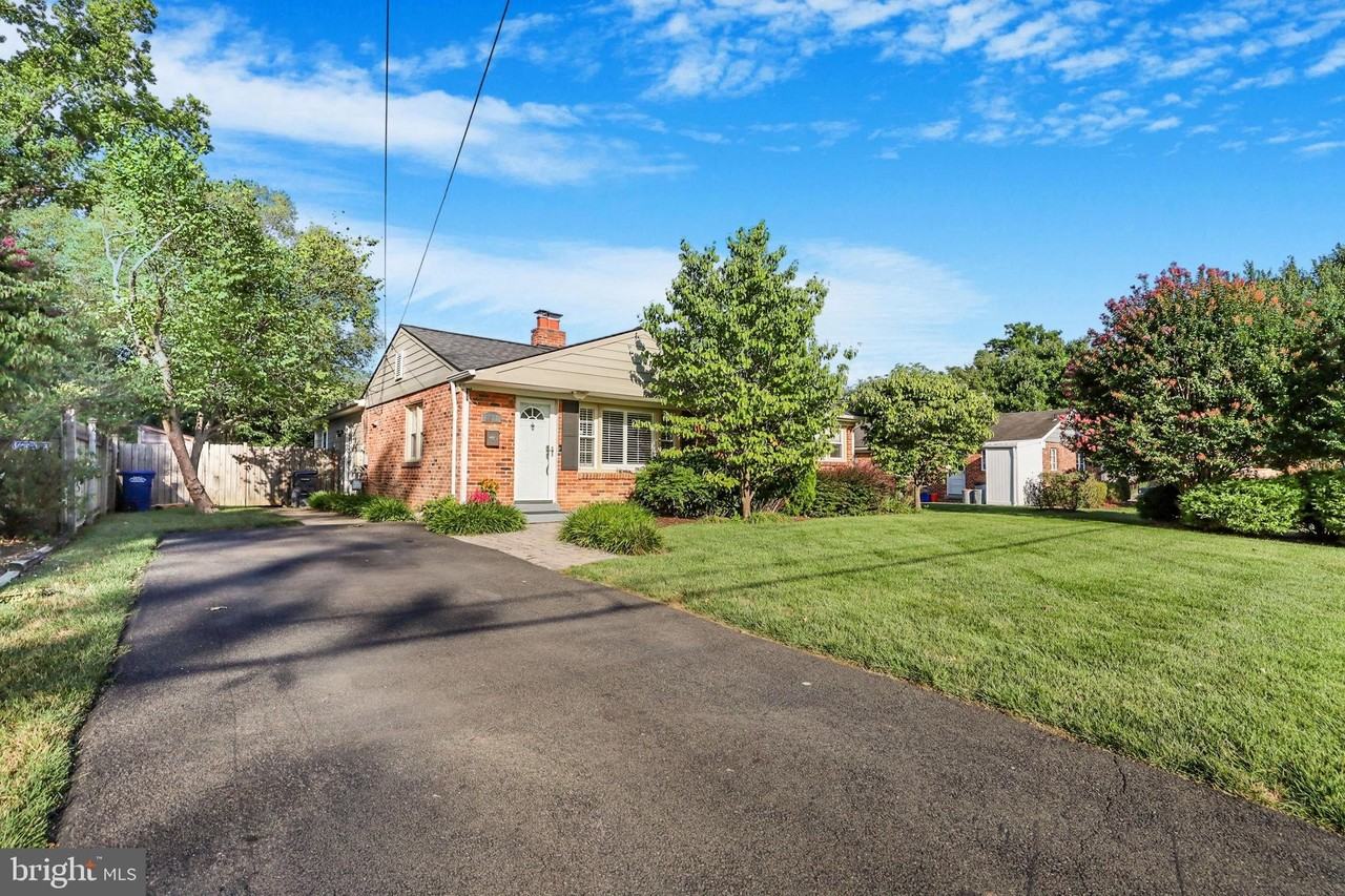 8011 Jackson Rd - Photo 2 of 50