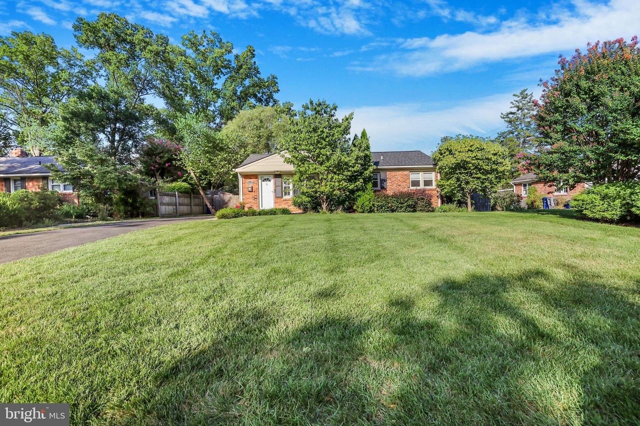 8011 Jackson Rd - Photo 3 of 50