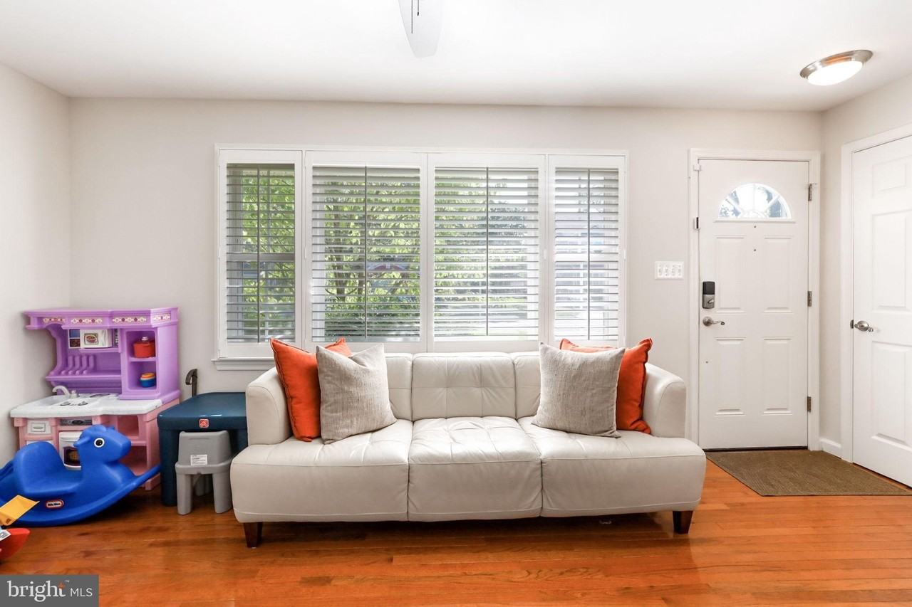 8011 Jackson Rd - Photo 4 of 50