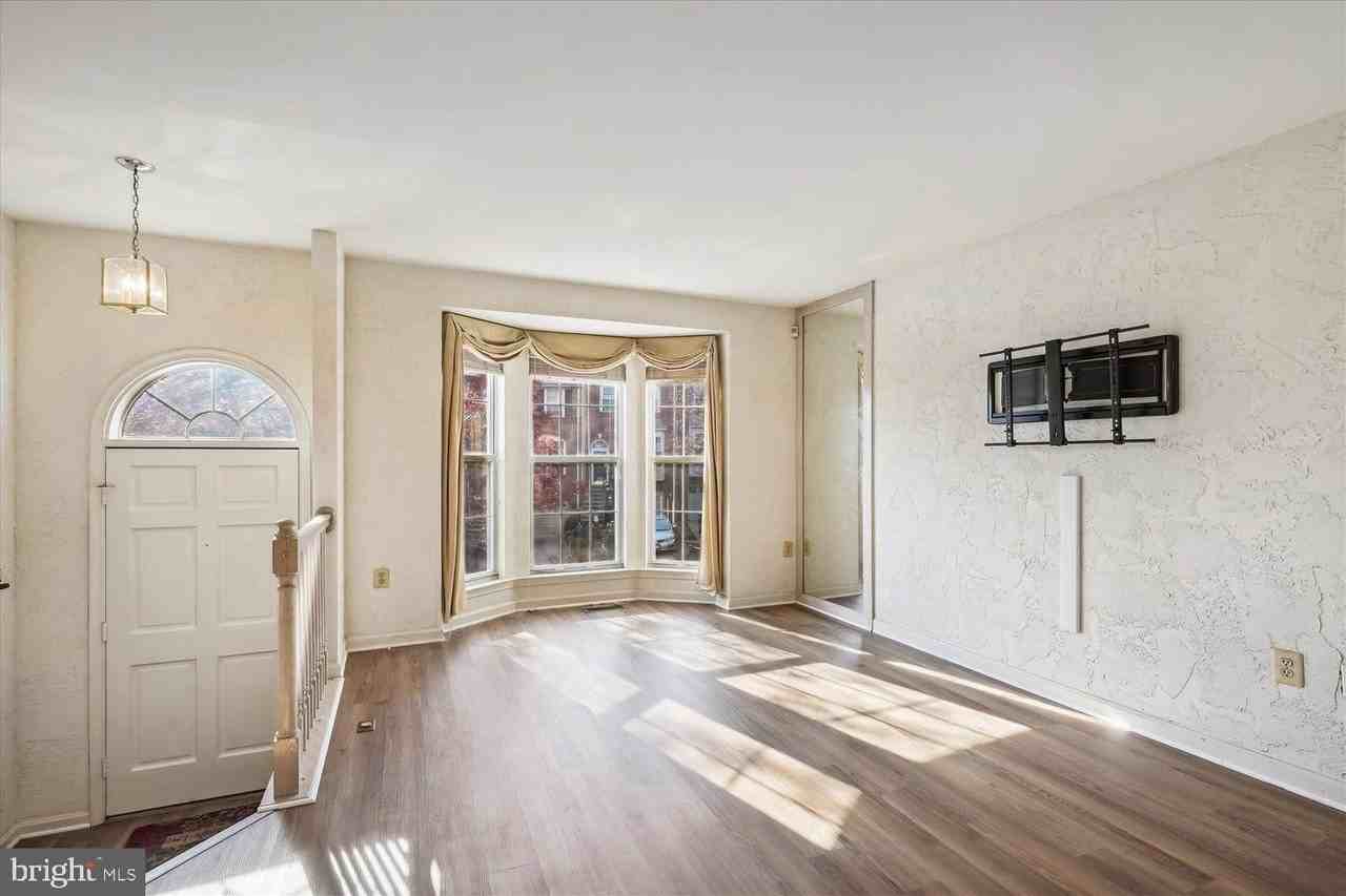 2409 Simpkins Farm Dr - Photo 4 of 31