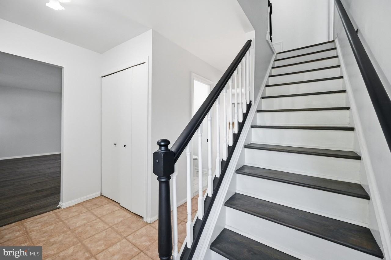 10609 Oxford Ct - Photo 5 of 50