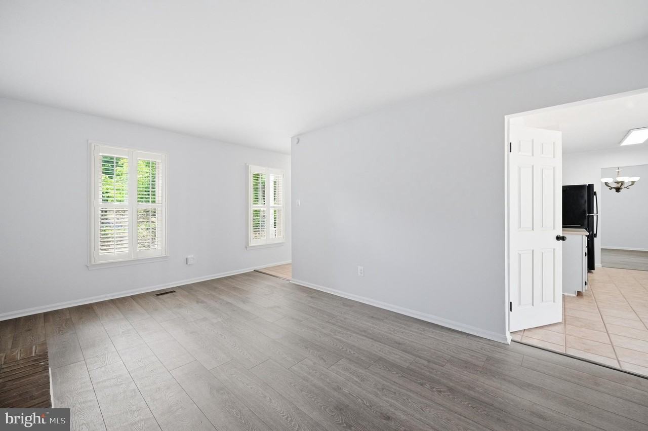 10609 Oxford Ct - Photo 6 of 50