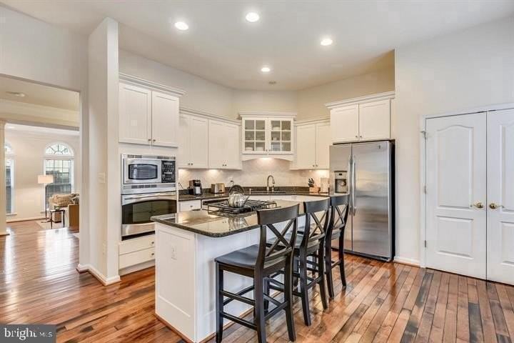 22092 Avonworth Sq - Photo 5 of 20