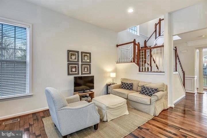 22092 Avonworth Sq - Photo 6 of 20