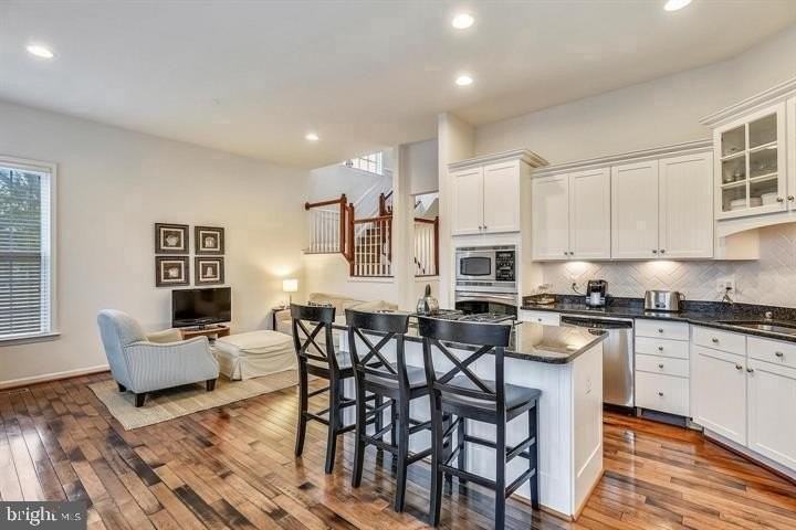 22092 Avonworth Sq - Photo 7 of 20