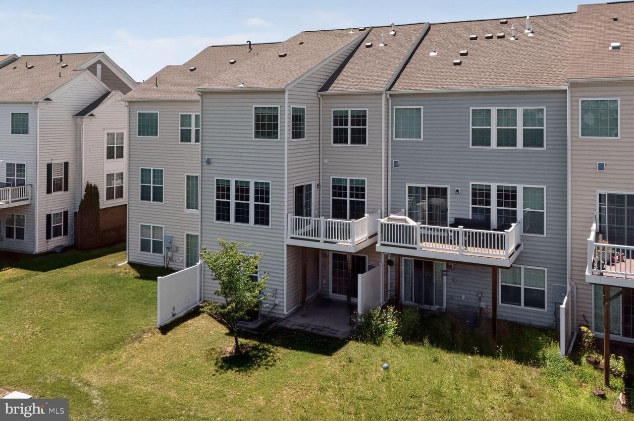 25450 Hopton House Ter - Photo 4 of 36
