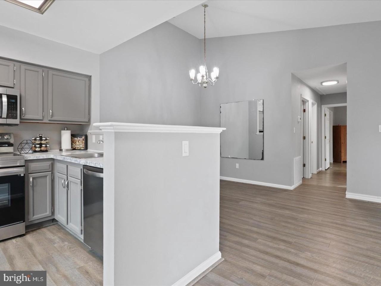9422 Scarlet Oak Dr - Photo 4 of 16