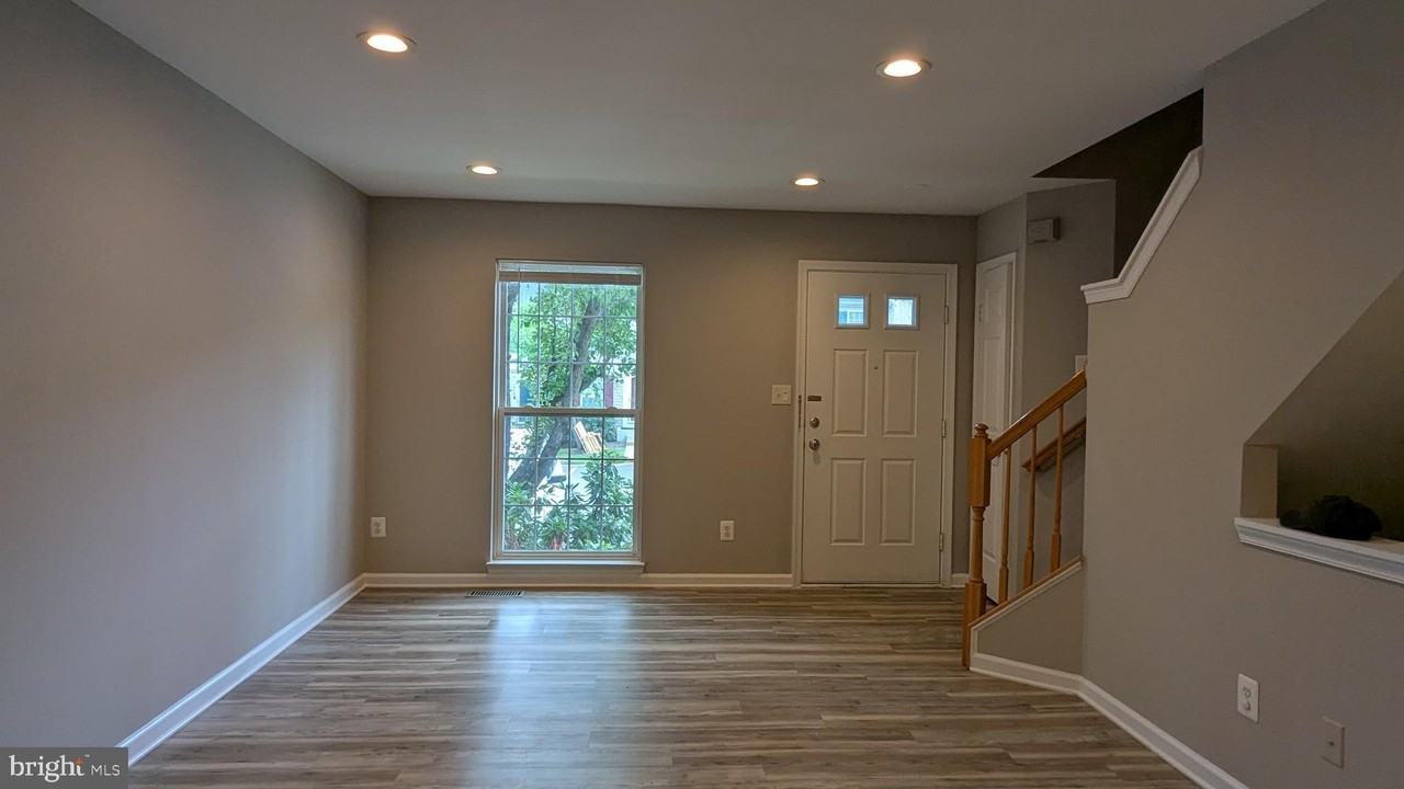 1875 Tiger Lily Cir - Photo 2 of 30