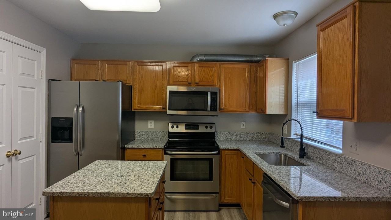 1875 Tiger Lily Cir - Photo 5 of 30