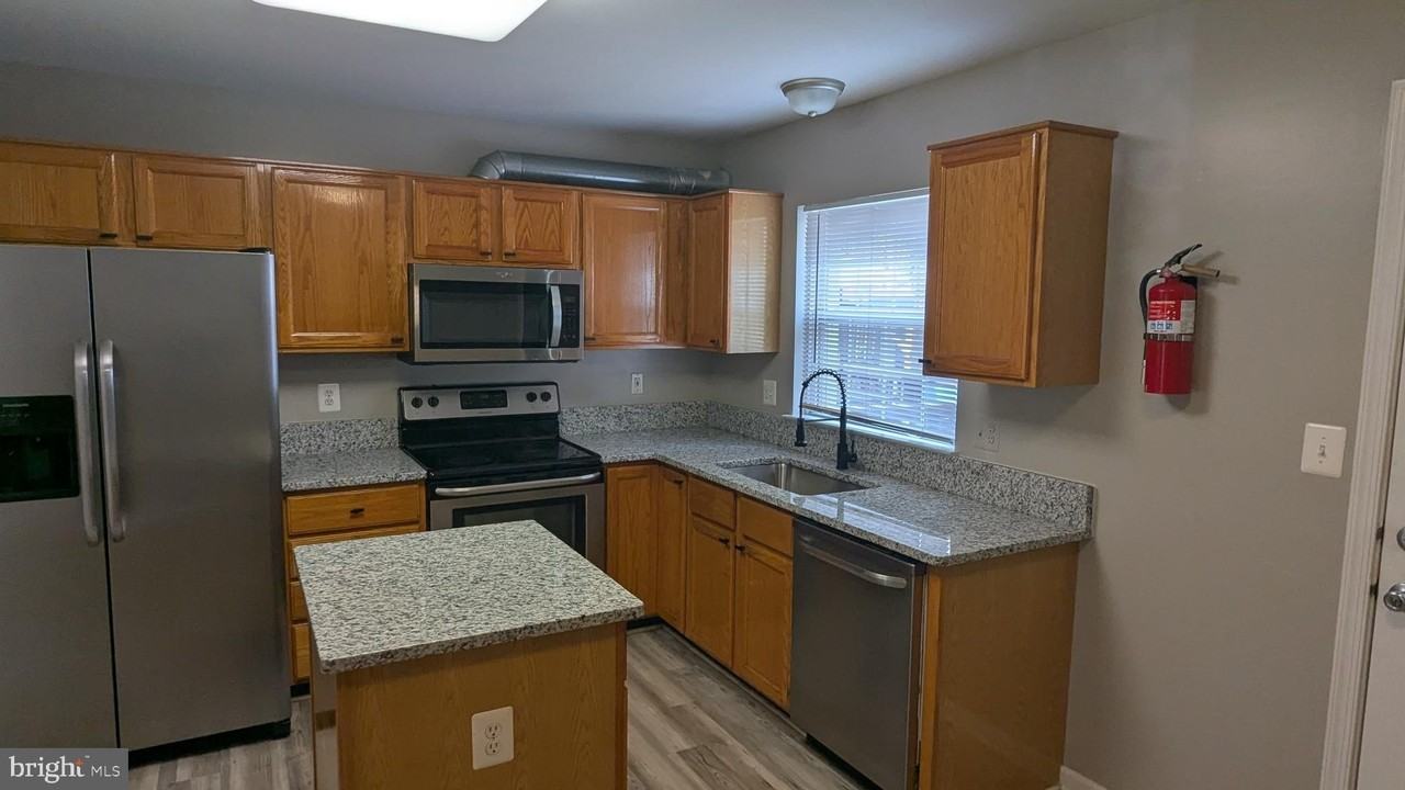 1875 Tiger Lily Cir - Photo 6 of 30