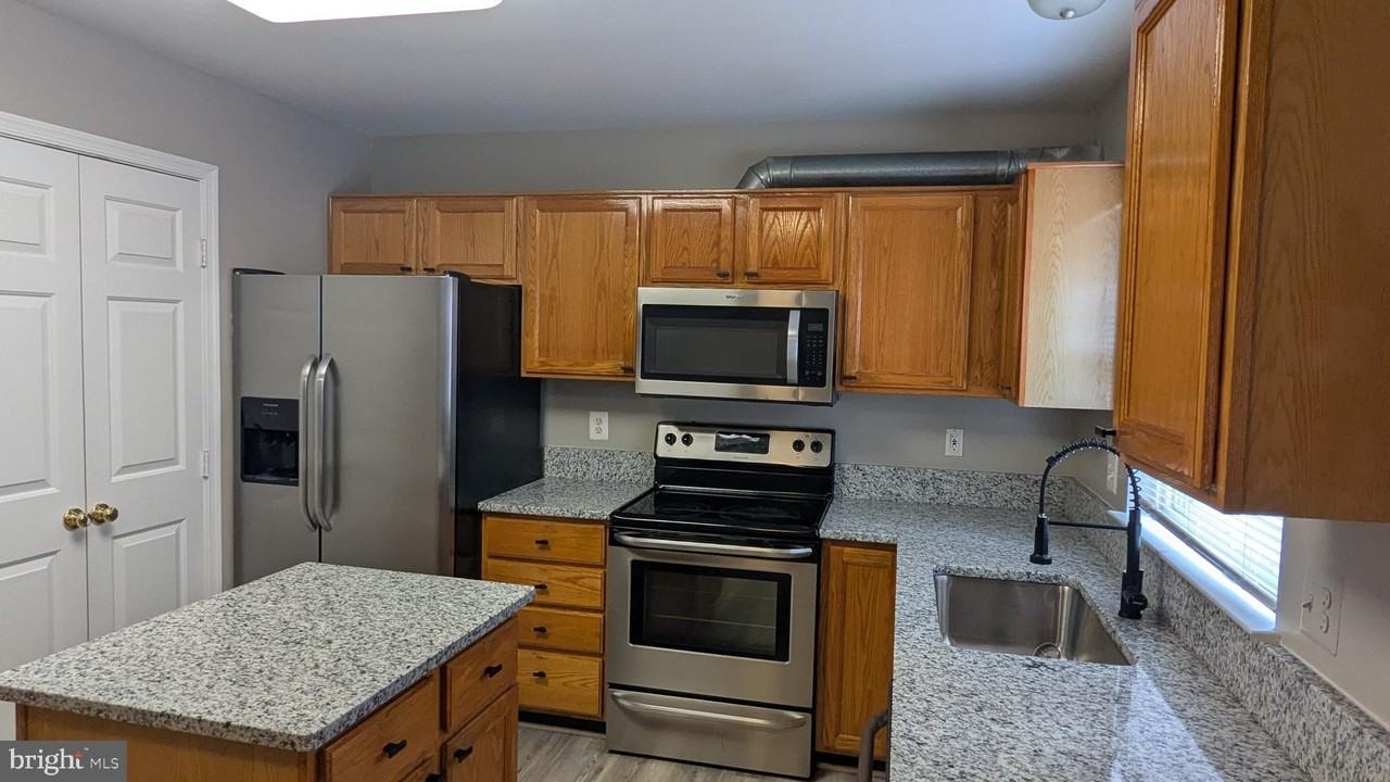 1875 Tiger Lily Cir - Photo 7 of 30