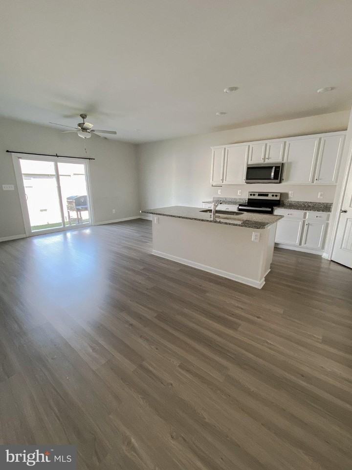 131 Cramsford St - Photo 3 of 19