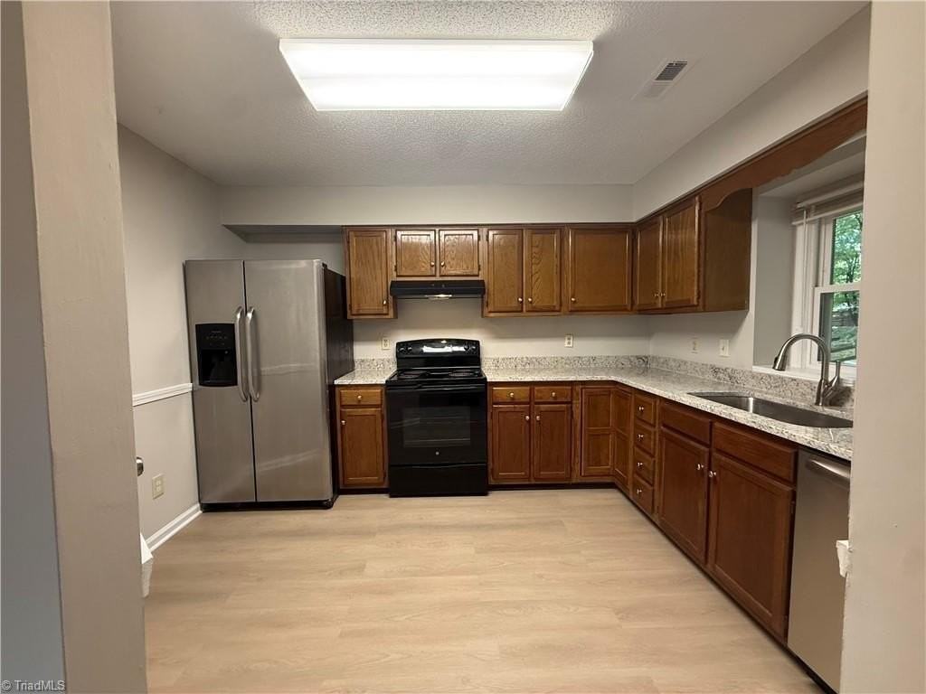 3003 Amidon Dr - Photo 3 of 12