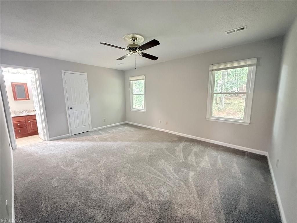 3003 Amidon Dr - Photo 4 of 12