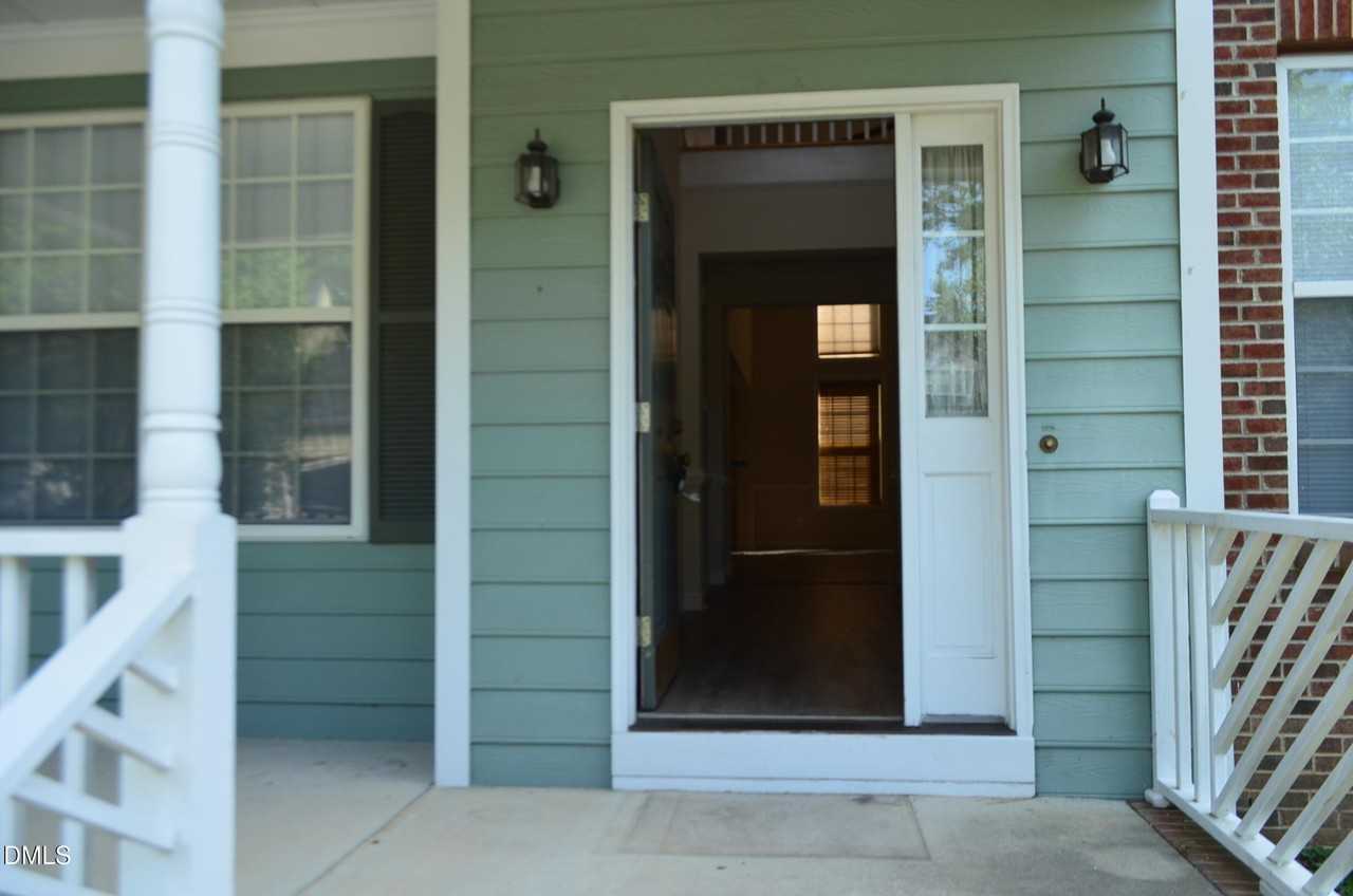 311 Capistrane Dr - Photo 5 of 38