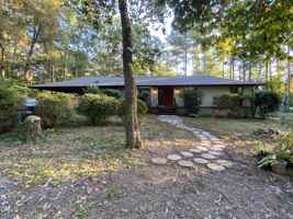 featured image of 209 Hunter Hill Rd