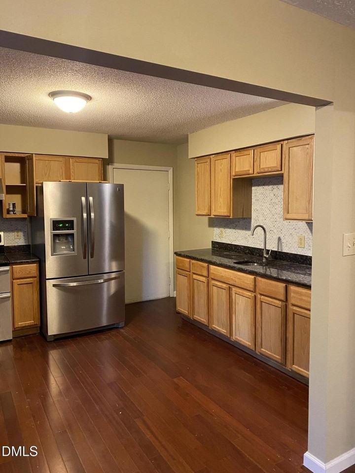 209 Hunter Hill Rd - Photo 5 of 12