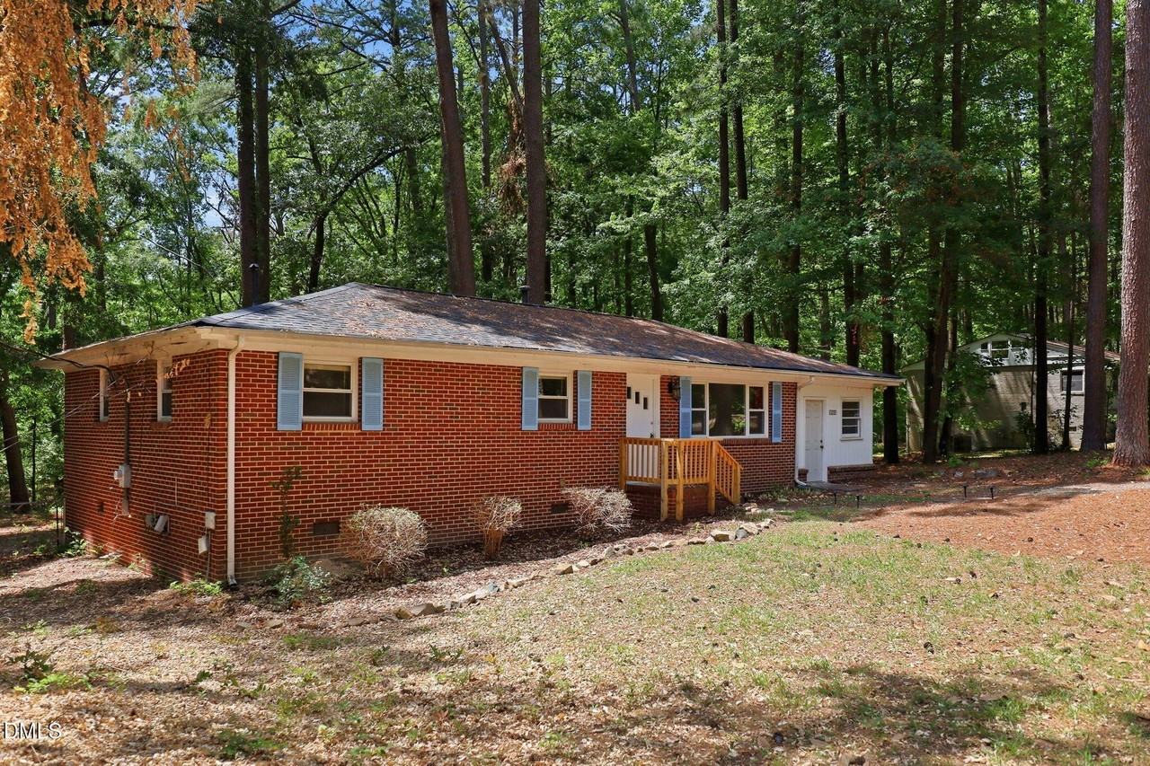139 Windsor Cir - Photo 2 of 27