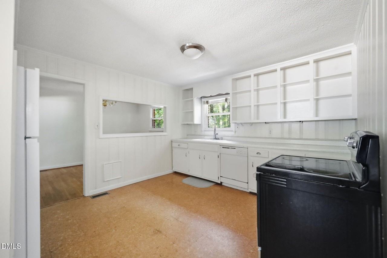 139 Windsor Cir - Photo 6 of 27
