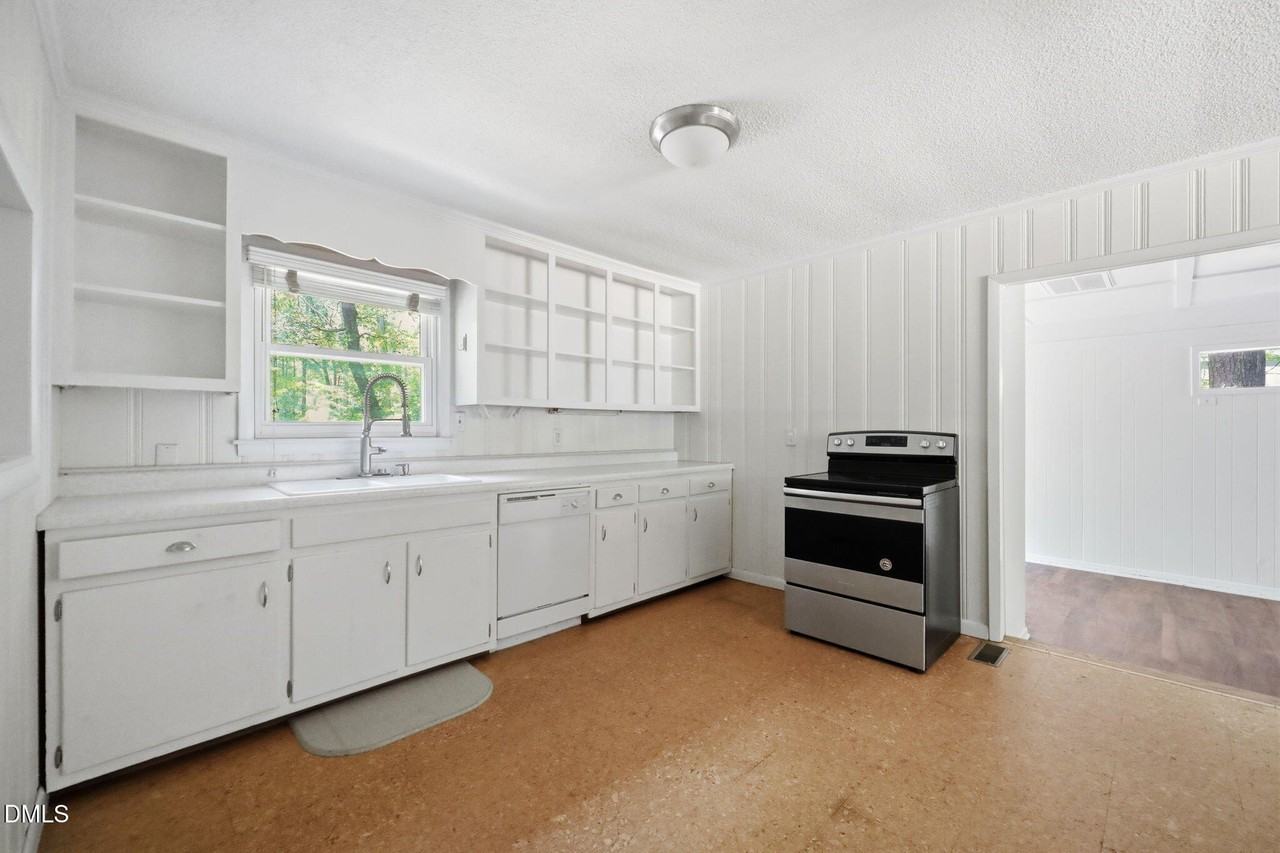139 Windsor Cir - Photo 7 of 27