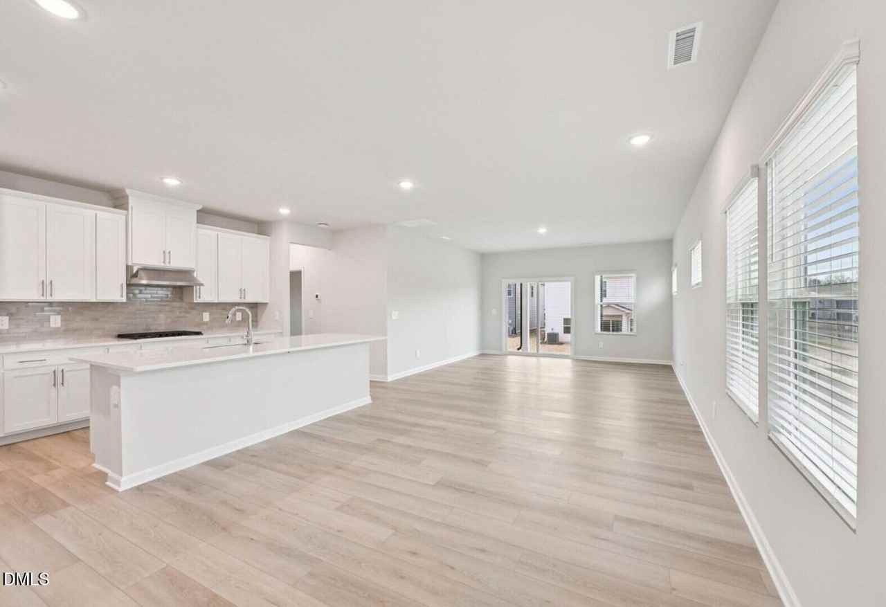 1041 Saint Lawrence Dr - Photo 3 of 37