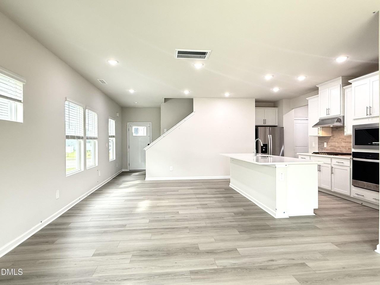 1008 Saint Lawrence Dr - Photo 5 of 17