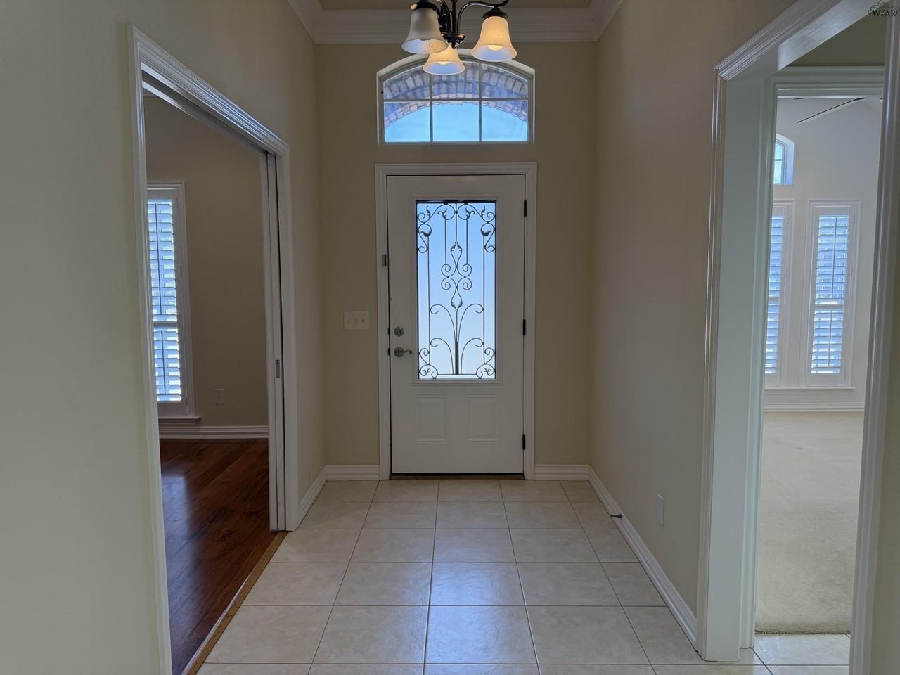 4 Warwick Ct - Photo 2 of 29