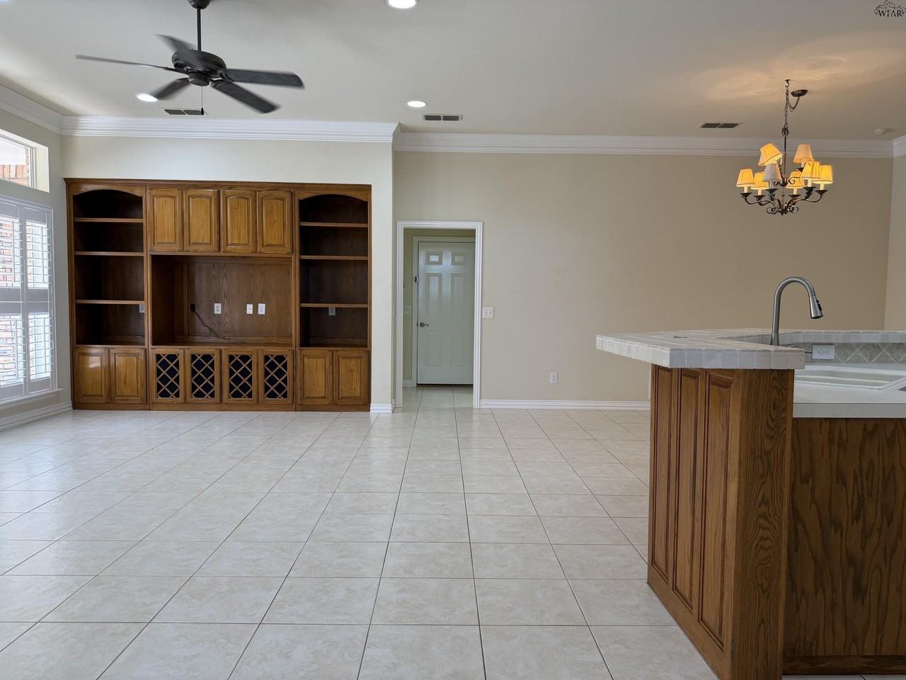 4 Warwick Ct - Photo 3 of 29