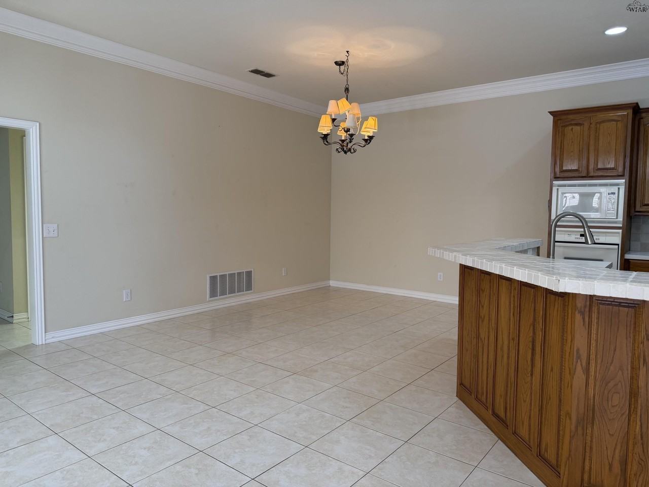 4 Warwick Ct - Photo 5 of 29