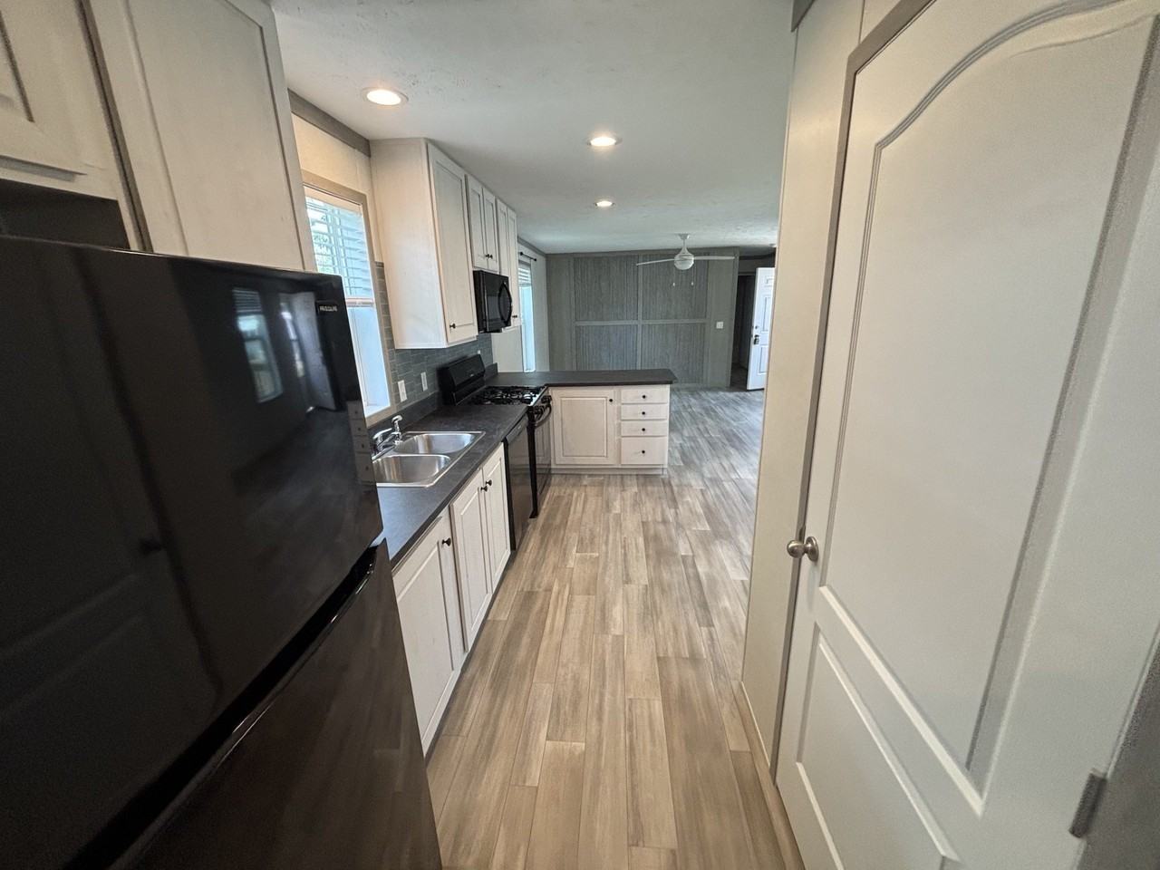 261 Cambridge Dr #261 - Photo 2 of 10