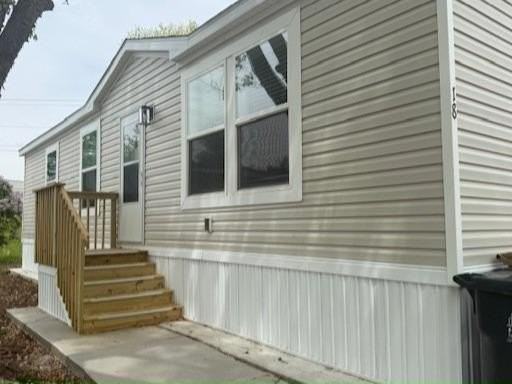 18 Fairlane Ct #10 - Photo 2 of 4