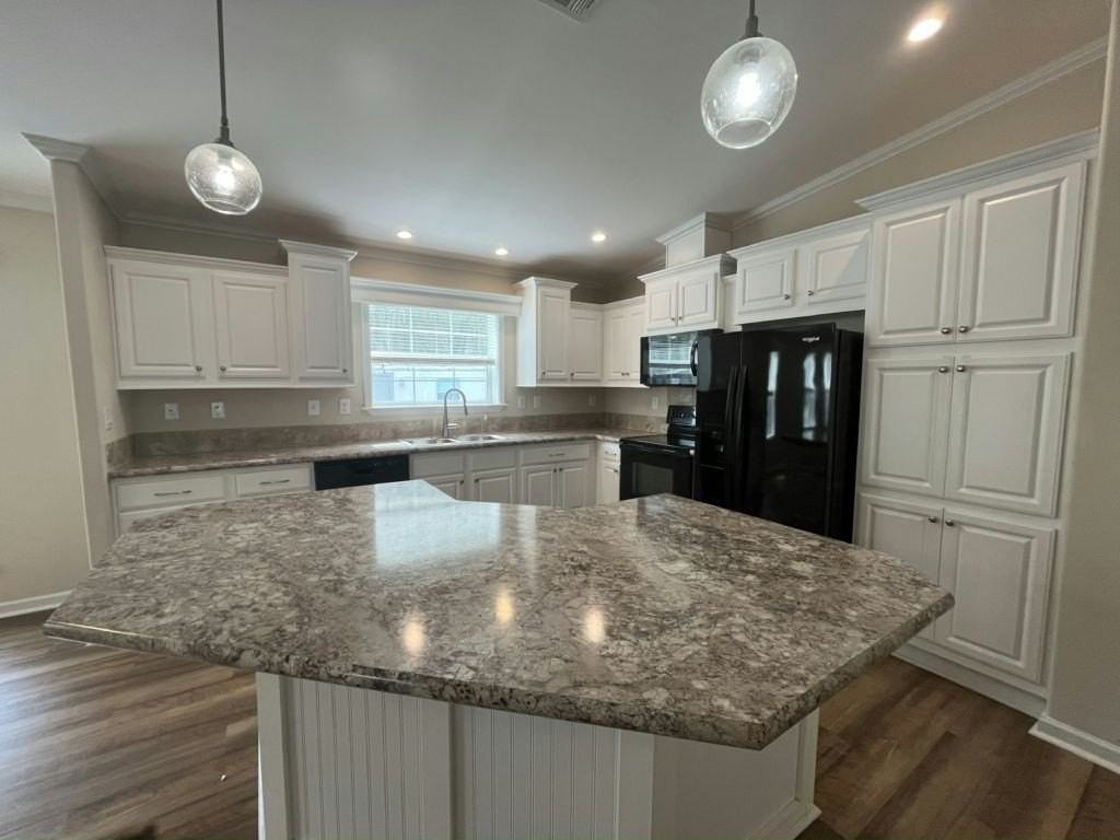 115 Poinsettia Dr #0008 - Photo 4 of 19