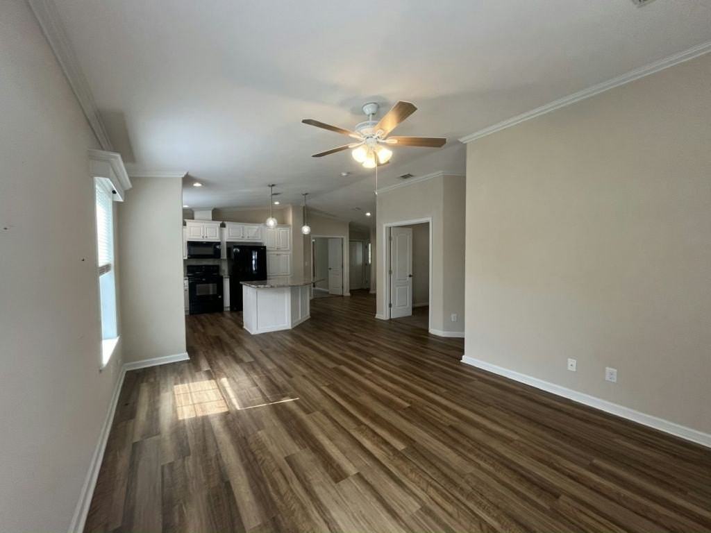 115 Poinsettia Dr #0008 - Photo 5 of 19