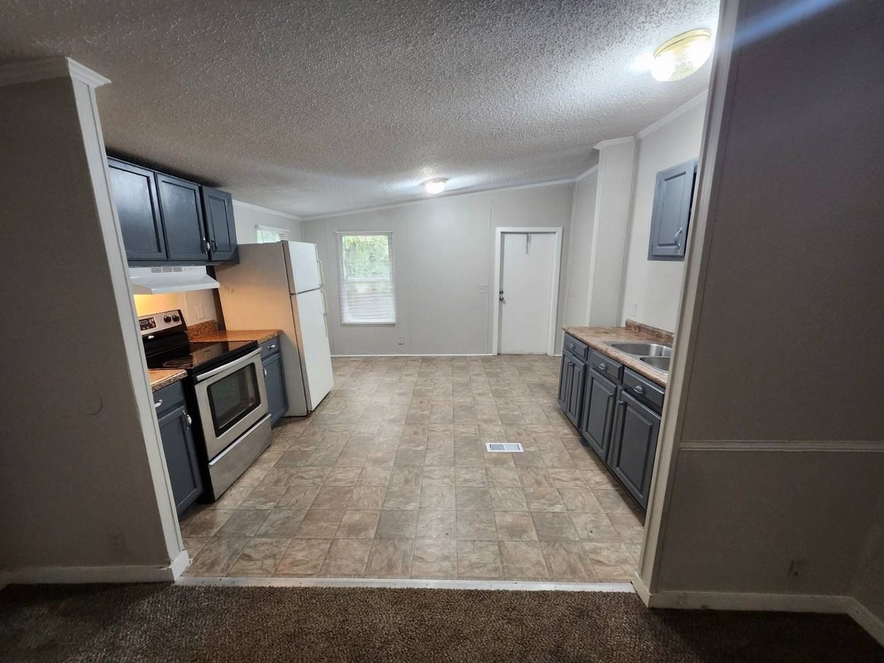 35 Mimosa Dr - Photo 2 of 6