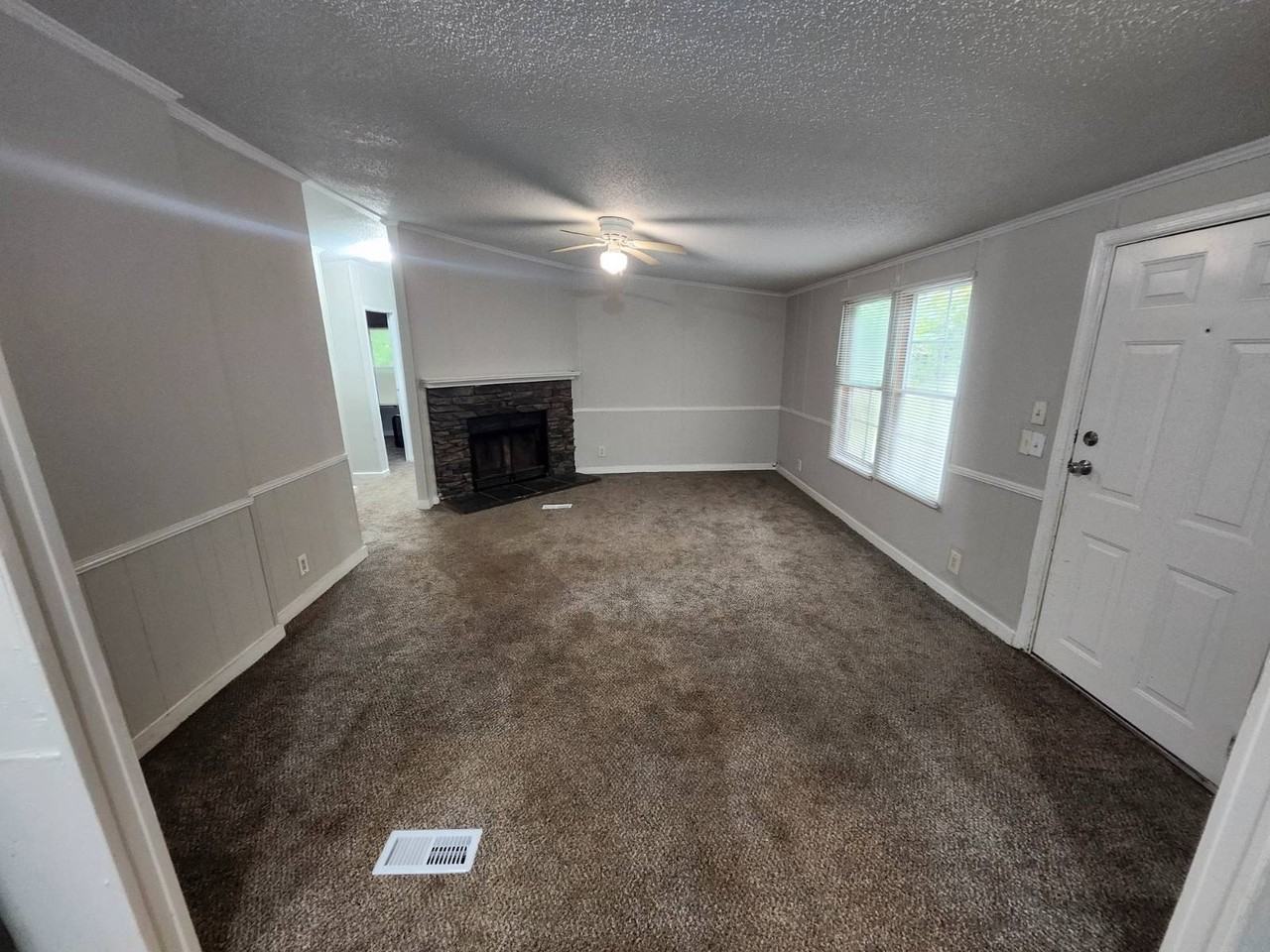 35 Mimosa Dr - Photo 3 of 6