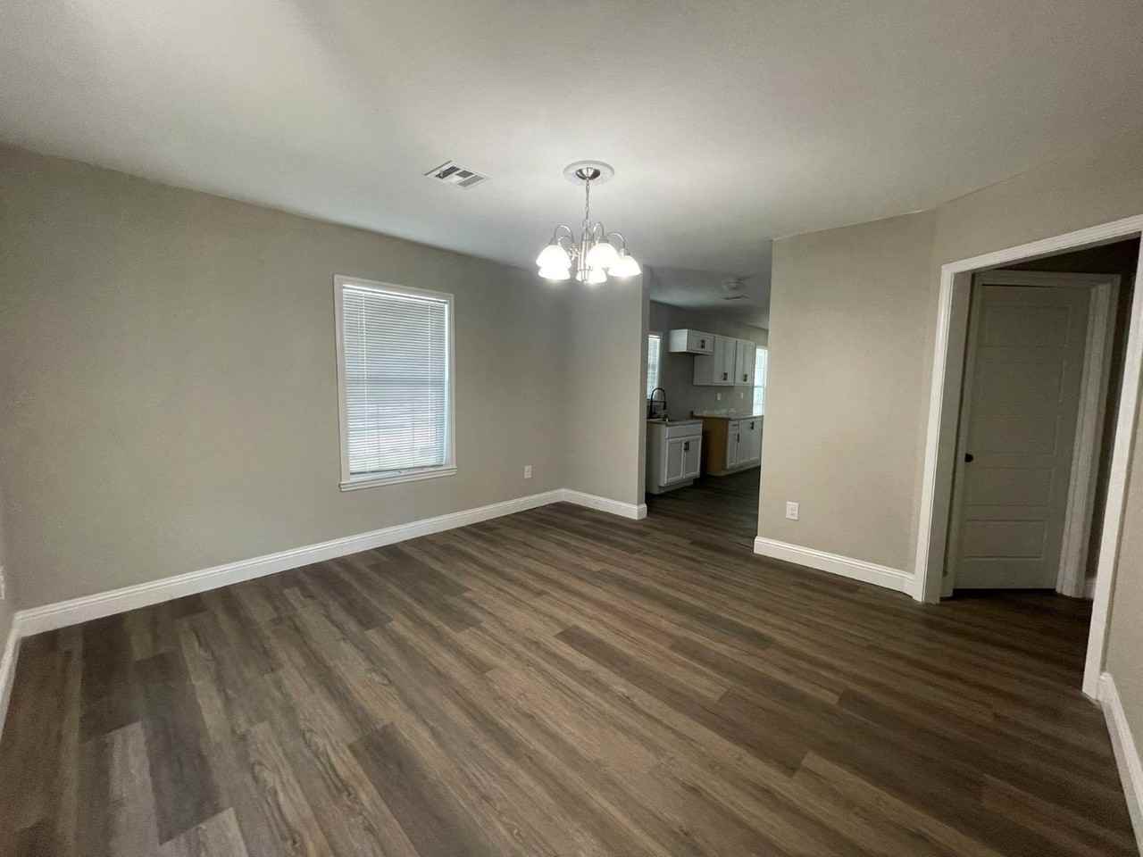 1407 Nw Columbia Ave - Photo 2 of 12