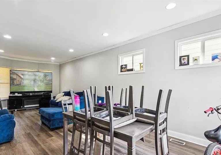 3738 Montgomery St - Photo 2 of 6