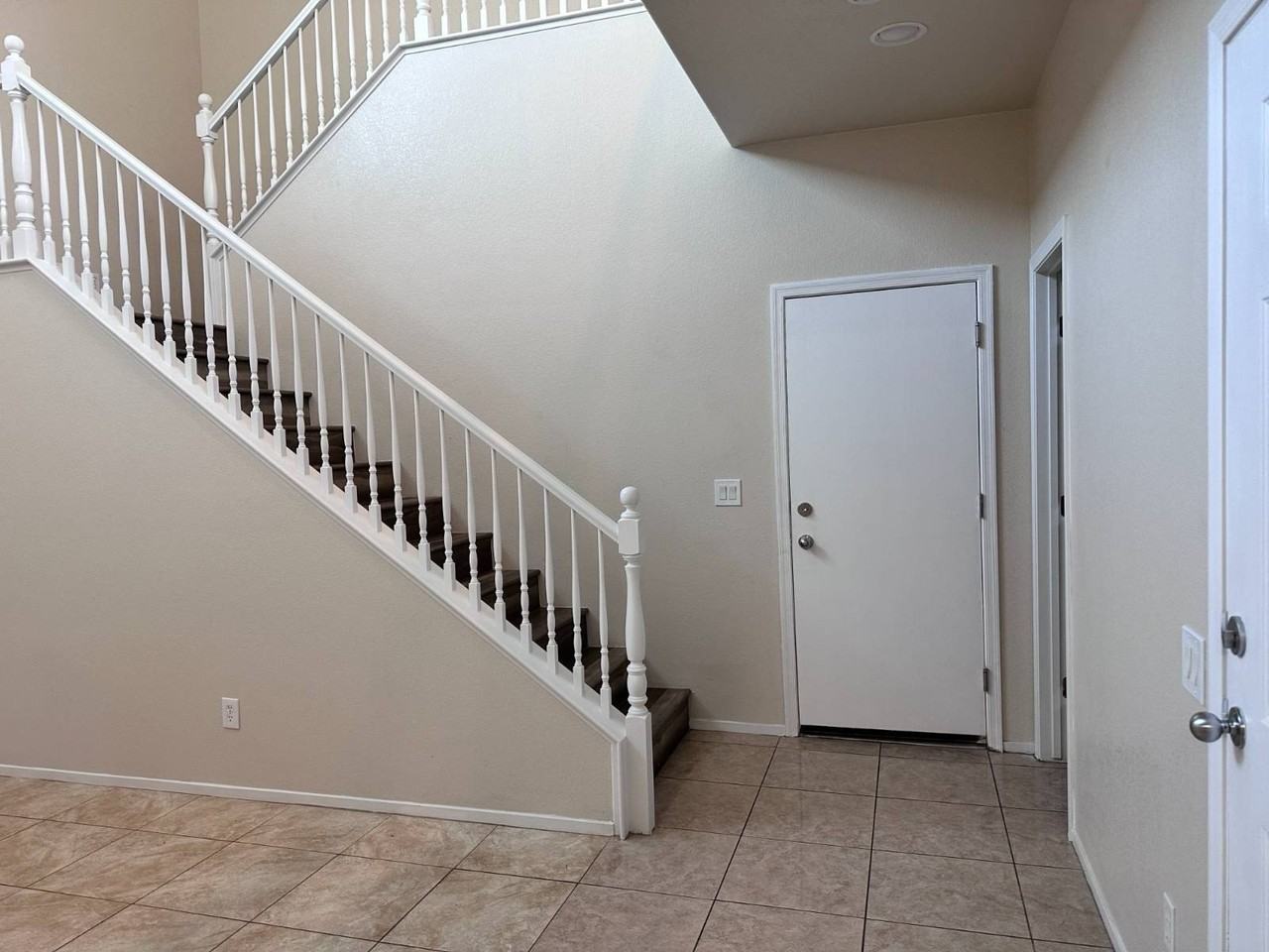 2820 Dowitcher Ave - Photo 3 of 27