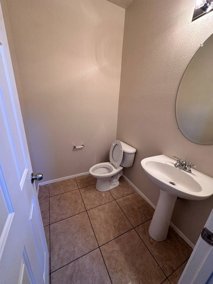 2820 Dowitcher Ave - Photo 4 of 27