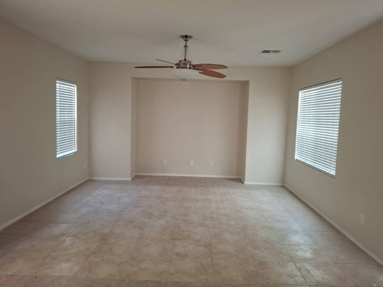 2820 Dowitcher Ave - Photo 5 of 27