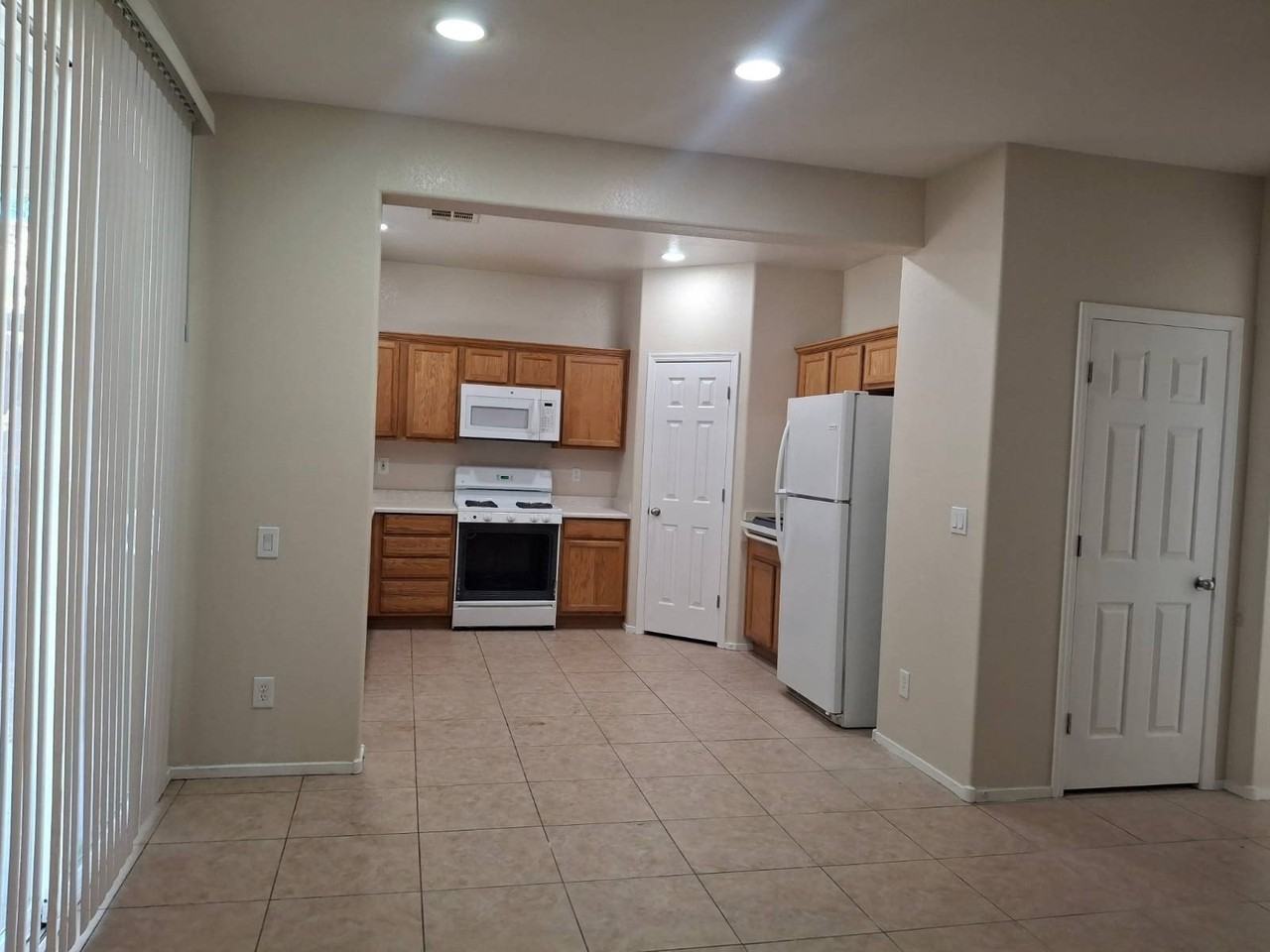 2820 Dowitcher Ave - Photo 6 of 27