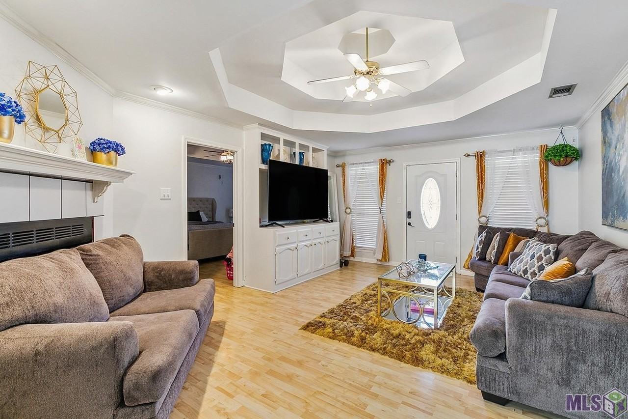 15017 Ridgewood St - Photo 3 of 9