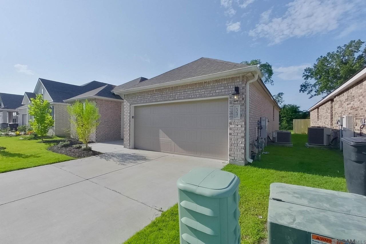 13642 Willamette Way - Photo 2 of 23